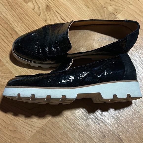 Vionic Loafers Patent Leather - Picture 1 of 5